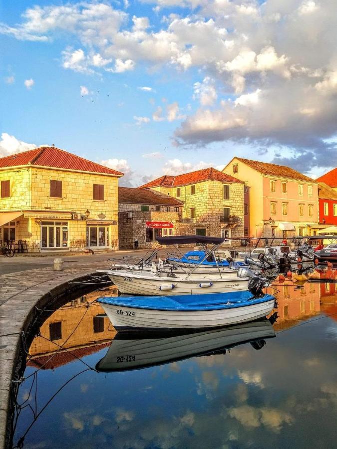 Stari Grad 2